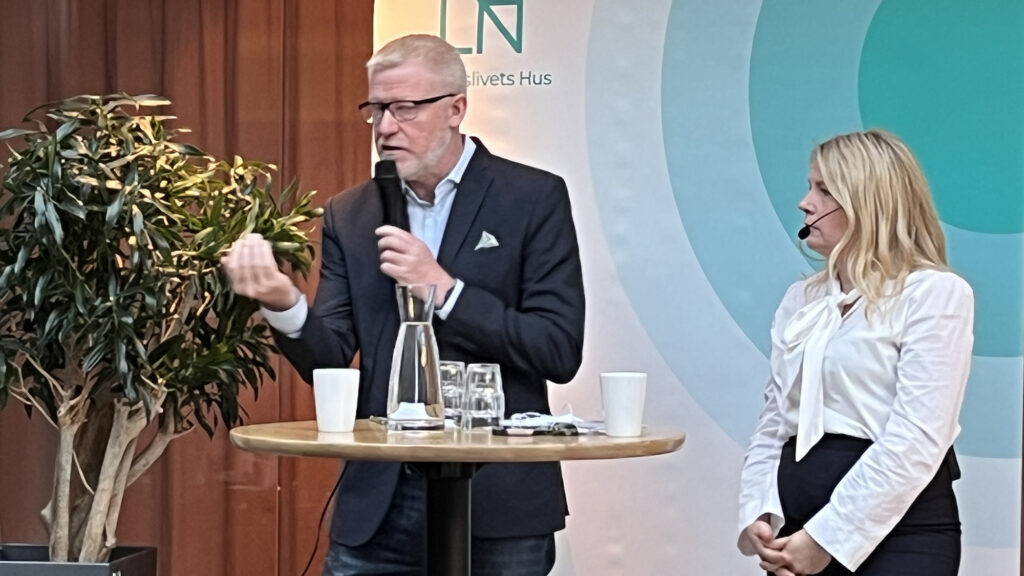 Peter Thomelius och Elin Kebert på Husfrukost i Näringslivets Hus.