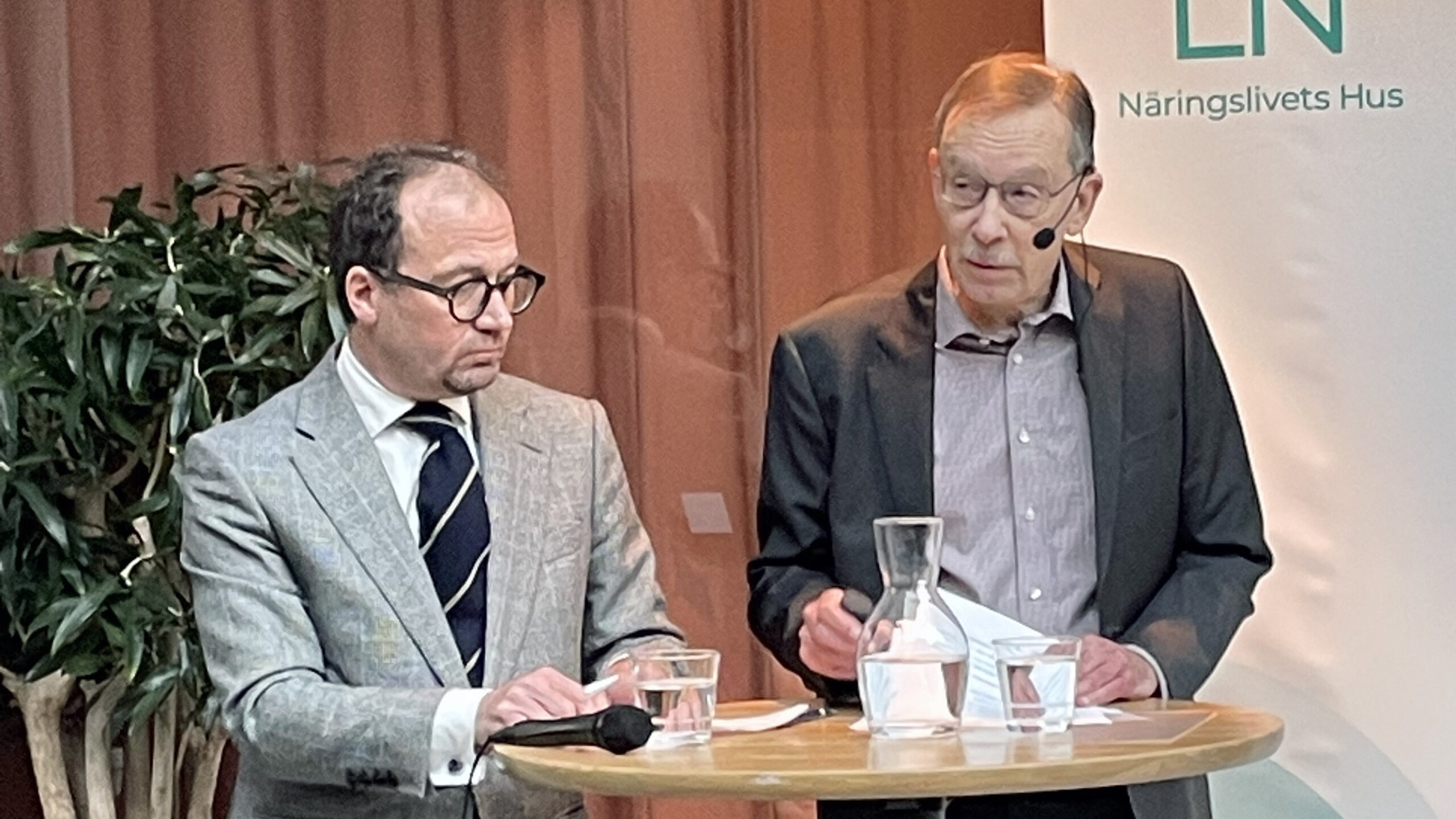Robert Gidehag och Lars Calmfors på Husfrukost i Näringslivets Hus